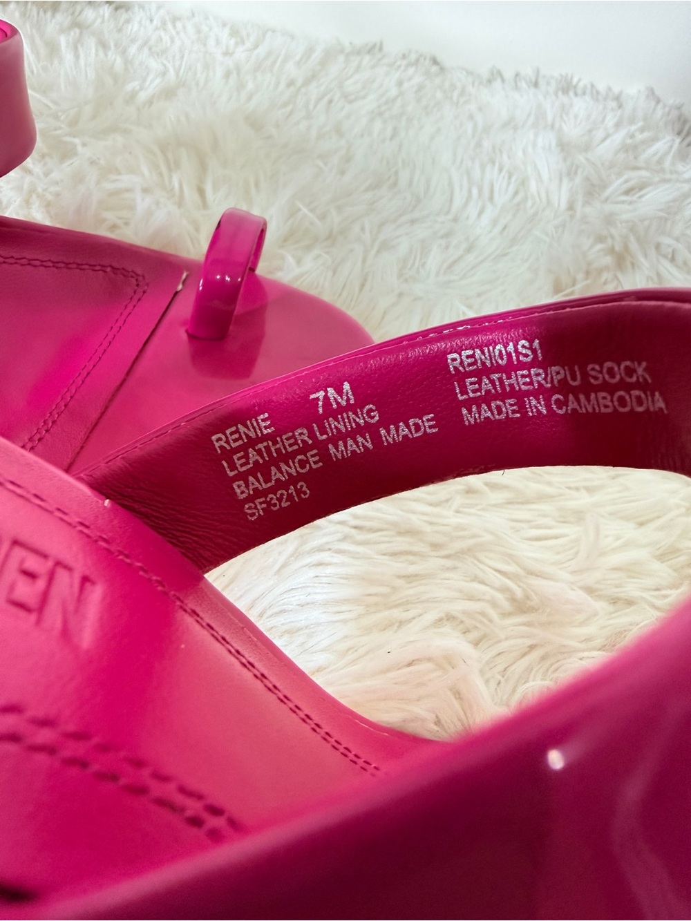 Steve Madden Renie Patent Faux Leather Toe Loop Flare Heel Sandals Fuchsia Sz 7 - Picture 6 of 8
